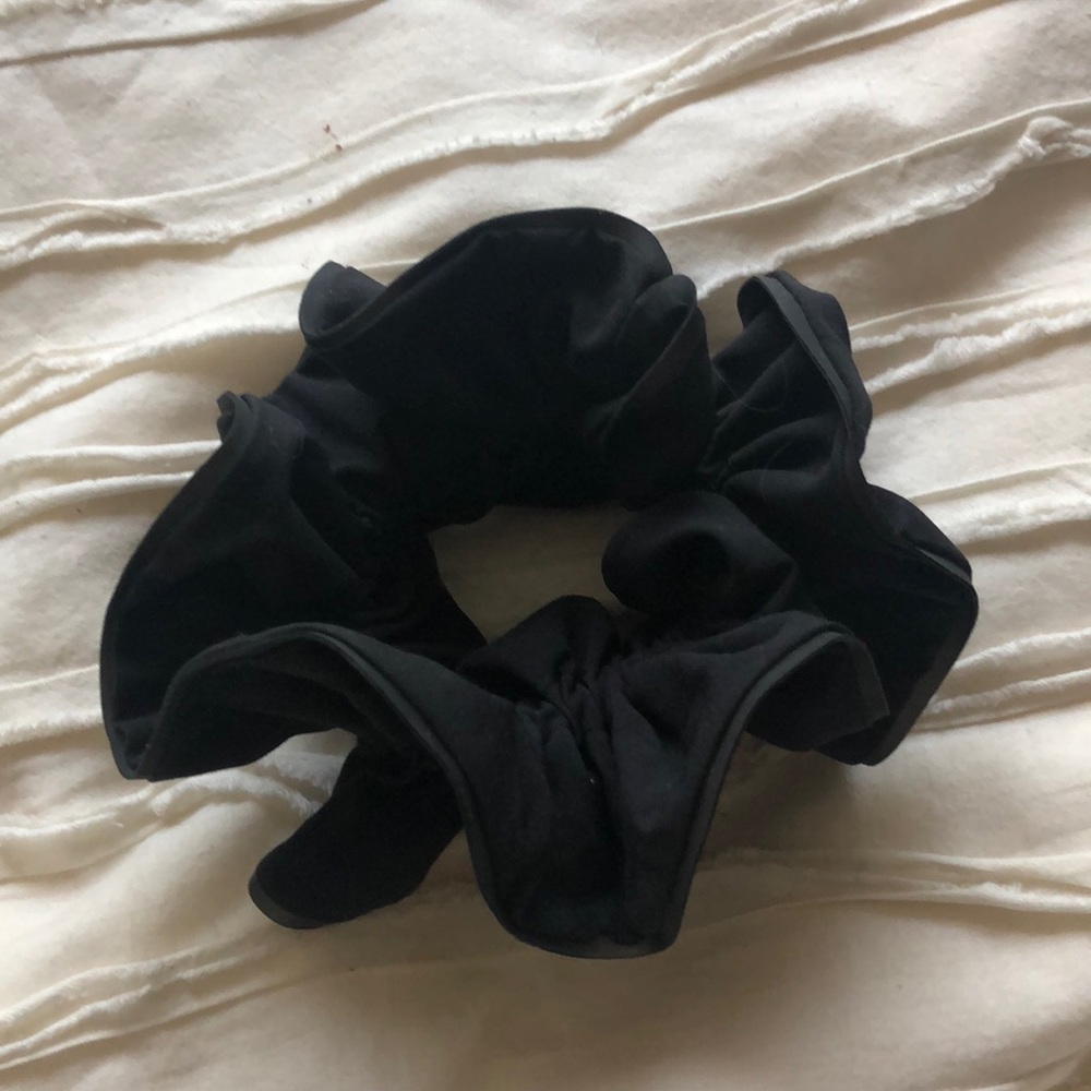 Lululemon scrunchy